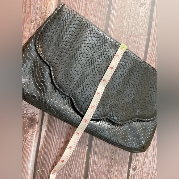 Vintage Faux Snake Skin Clutch in Black- Never Used - Picture 9 of 9